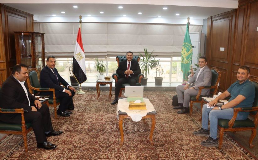 محافظ القليوبية يبحث مع وفد إدارة المشروعات بجهاز مستقبل مصر التوسع في المشروعات الخدمية والتنموية