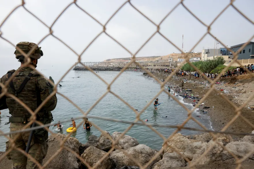 المغرب يقبض على 111 مهاجرا في طريقهم إلى سبتة الإسبانية