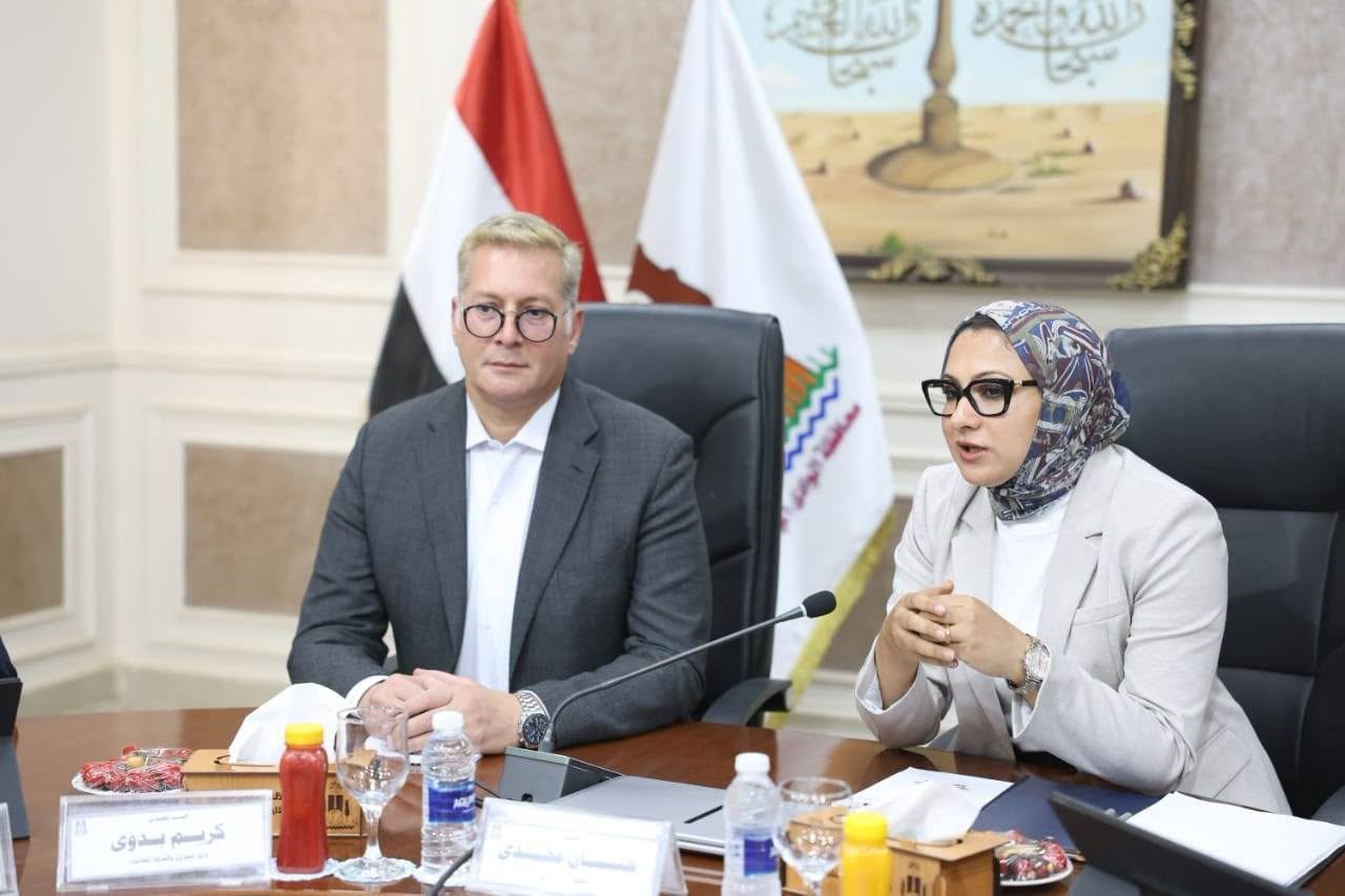 بدوى ومحافظ الوادي الجديد يشهدان توقيع بروتوكول تعاون إنشاء مدرسة