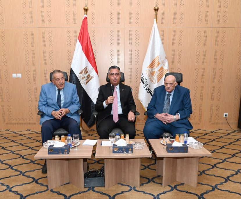 وزير التموين يبحث مع الاتحاد العام للغرف التجارية والشعبة العامة للمخابز تطوير منظومة الخبز ودعم استقرار قطاع المخابز
