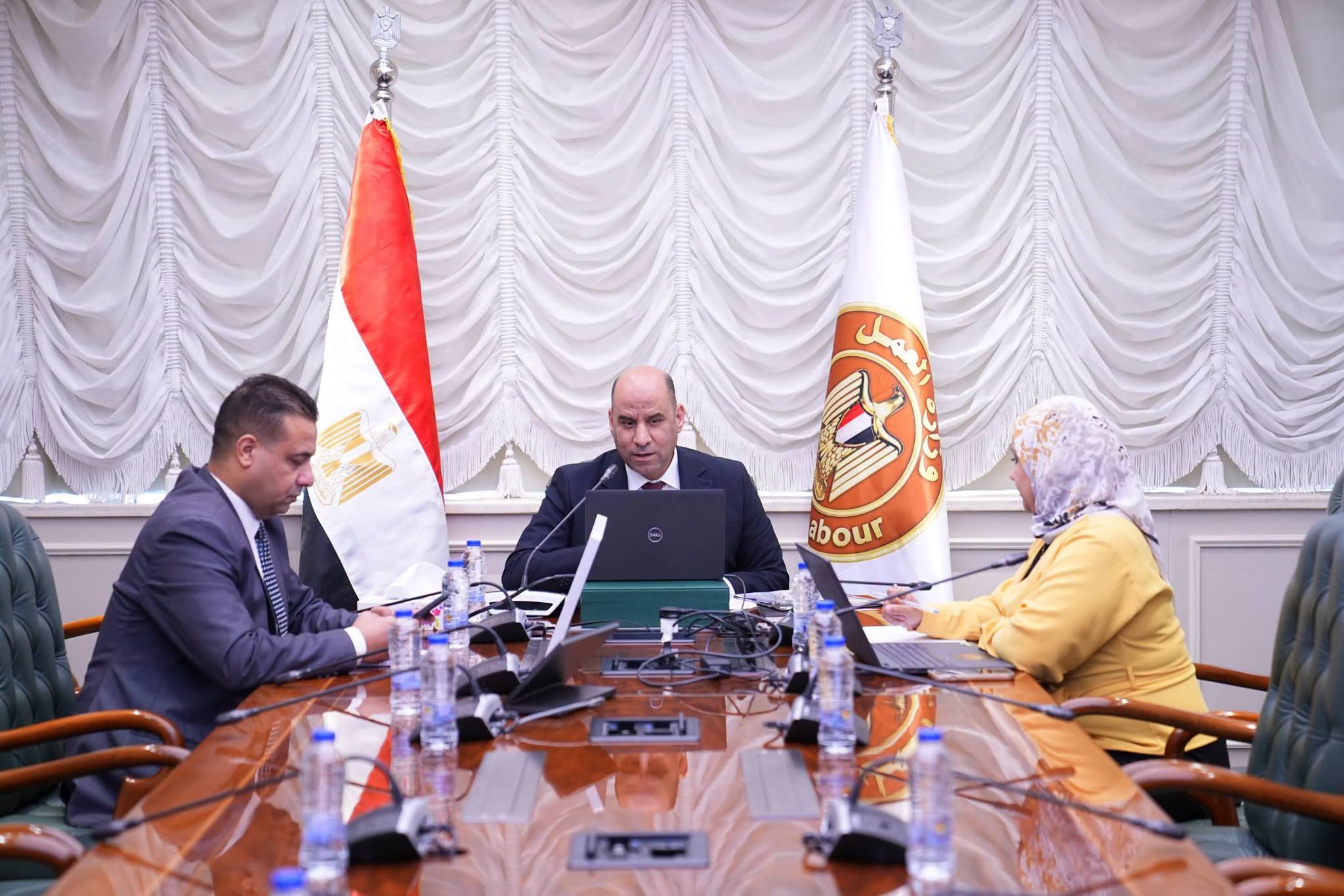 ..وزير العمل يعقد اجتماعًا للجنة الدائمة المعنية بمتابعة وتيسير إجراءات تأسيس المنظمات النقابية العمالية