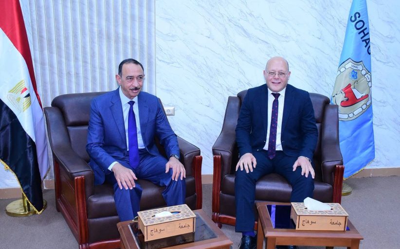 محافظ سوهاج ورئيس الجامعة يشهدان حفل تخرج كلية الصيدلة.. والنعماني يزف بشرى للخريجين