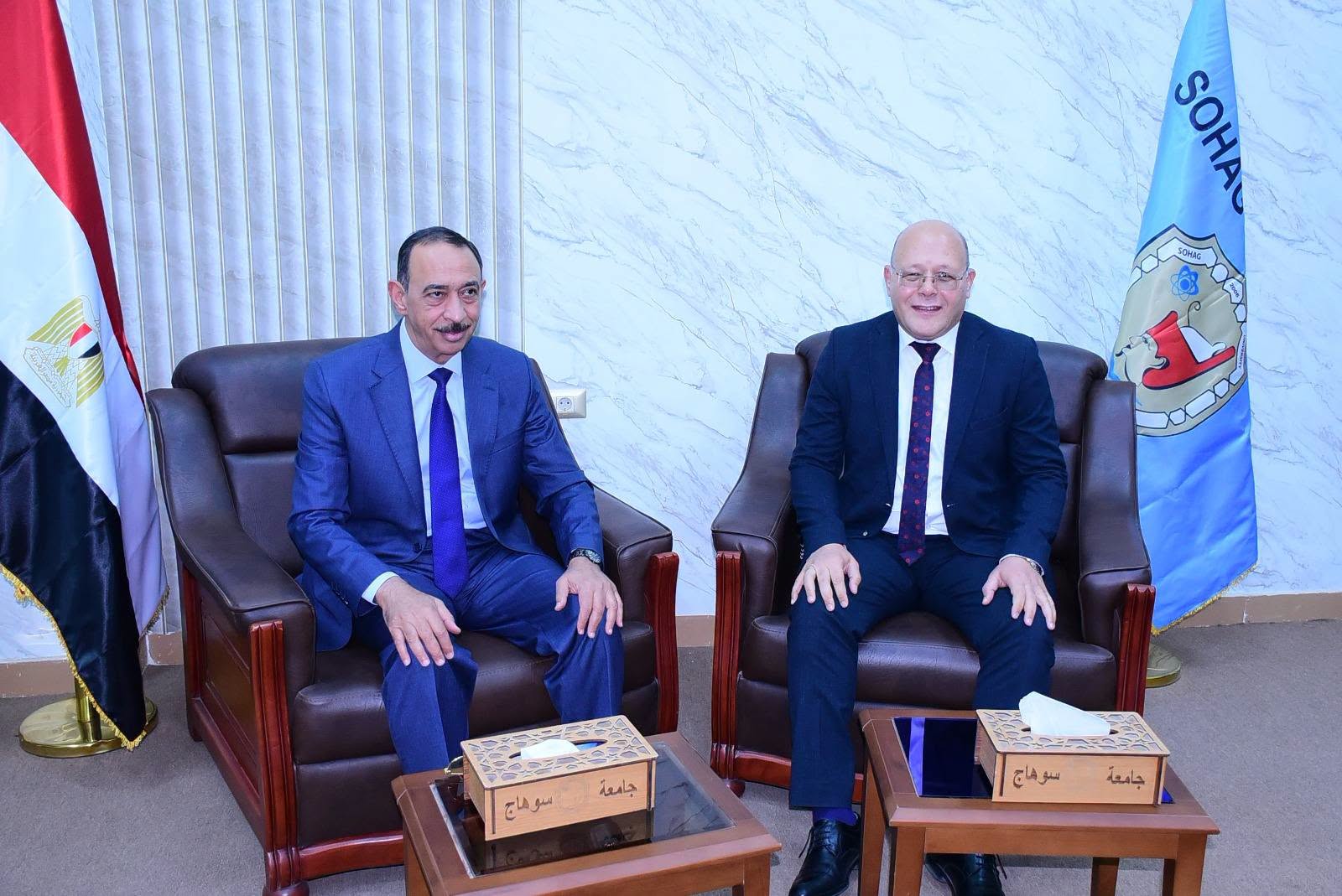 محافظ سوهاج ورئيس الجامعة يشهدان حفل تخرج كلية الصيدلة.. والنعماني يزف بشرى للخريجين