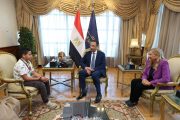 هندي يكرم الطفل مارتيروس مينا البالغ من العمر 10 أعوام لتميزه العالمي في البرمجة والروبوتات