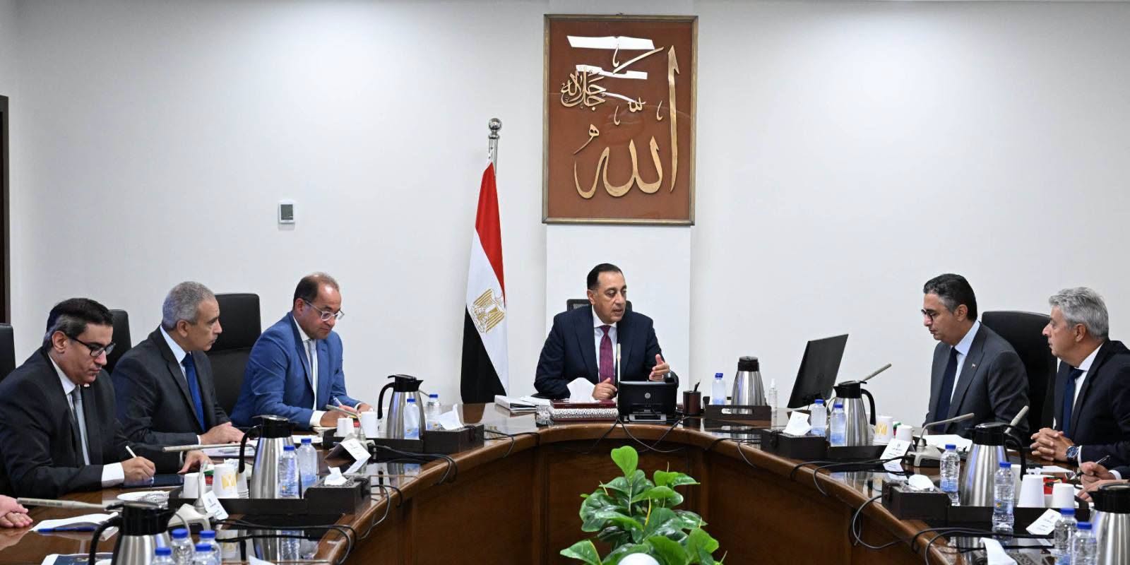 رئيس الوزراء يتابع الجهود المبذولة لتطوير آلية الدعم النقدي السلعي