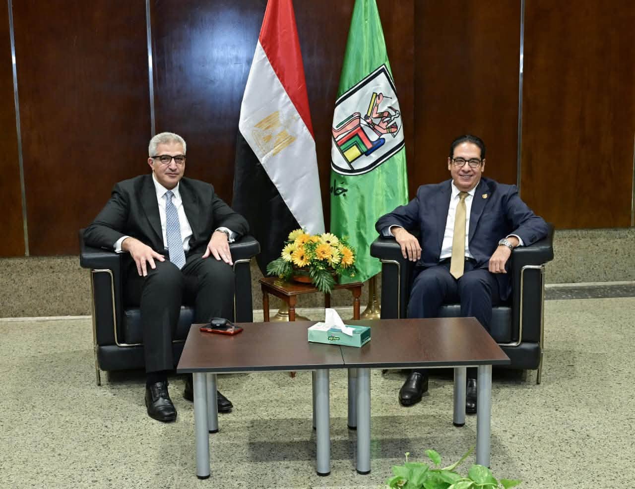 جامعة القاهرة تناقش مع أمين عام المجلس الأعلى للجامعات في معسكر «قادة المستقبل» تحولات سوق العمل في عصر الذكاء الاصطناعي