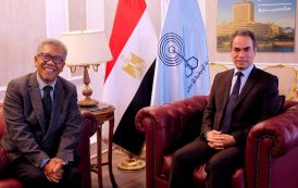 المسلماني يهدي سفير أندونيسيا أغاني أم كلثوم وكتاب ماسبيرو 