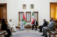 إيران وعمان تبحثان ممرا مؤقتا بمضيق هرمز واستمرار الجمود في المفاوضات مع أمريكا