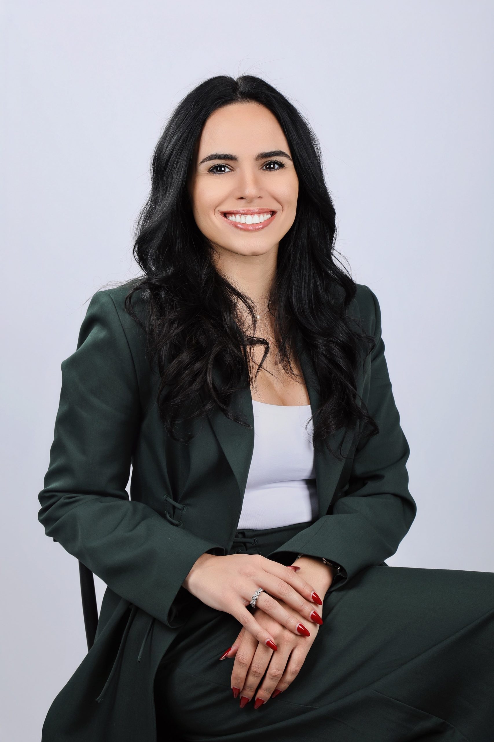 نغم حسن تكتب.. الأسر في الإمارات على موعد مع تراجع في التكاليف.. لكن ليس في أسعار الوقود