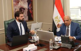 عصمت يبحث مع شركة «هيكا داتا» وتحالف أمريكي متطلبات التغذية الكهربائية