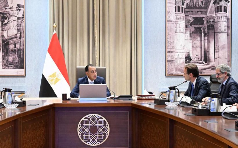 رئيس الوزراء يبحث مع رئيس 