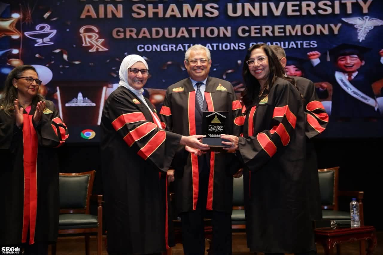 صيدلة عين شمس تحتفل بتخريج دفعة 2025 من برنامج PharmD – Clinical Pharmacy