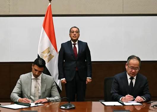 مجموعة لينج لونج الصينية مذكرة تفاهم مع الصناعة لإنشاء مجمع متكامل لتصنيع الإطارات ببرج العرب باستثمارات ملياري دولار