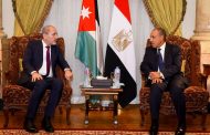 وزير الخارجية يلتقي نظيره الأردني ويبحثان تعزيز العلاقات الثنائية والتطورات الإقليمية