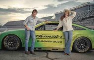 توم كروز يعلن عن عودة Days of Thunder بمشاركة آن هاثاواي